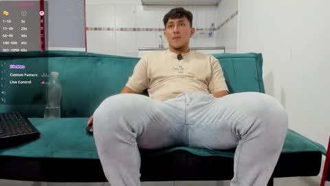 Snapshot of jacques_cardiet chatting on 10/13/25, 07:03 jacobo online show from 10/13/25, 07:03