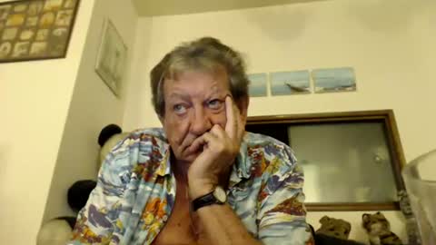 Snapshot of jacques_de_france chatting on 08/10/26, 02:48 Jacques online show from 08/10/26, 02:48