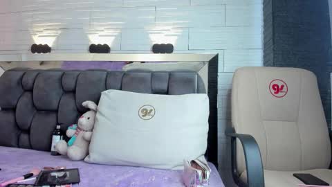  JADE  online show from 11/11/25, 06:41