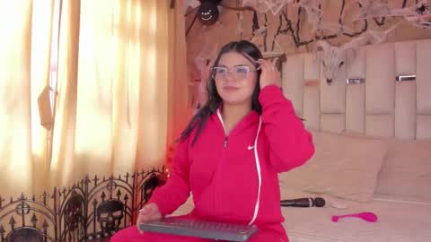 Snapshot of jade_nm chatting on 10/28/25, 03:04 ade online show from 10/28/25, 03:04