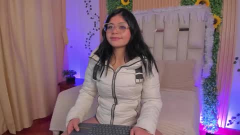 Snapshot of jade_nm chatting on 11/19/25, 01:44 ade online show from 11/19/25, 01:44