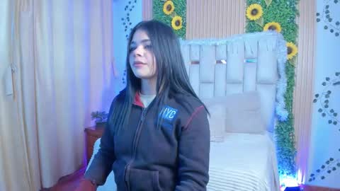 Snapshot of jade_nm chatting on 11/27/25, 01:02 ade online show from 11/27/25, 01:02