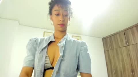 Snapshot of jade_obi chatting on 09/24/25, 02:20 Jade smile online show from 09/24/25, 02:20