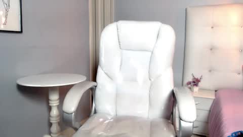 Snapshot of jade_scarllet chatting on 12/28/24, 06:39 karlla scarlet online show from 12/28/24, 06:39