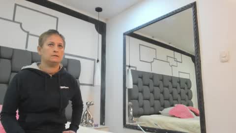 Jade  online show from 10/04/25, 11:08