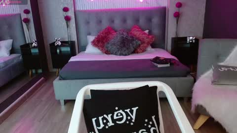 Snapshot of jade_storm_ chatting on 01/19/25, 08:09 JADE online show from 01/19/25, 08:09