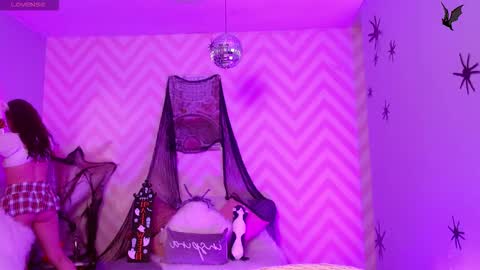 Snapshot of jade_storm_ chatting on 10/19/25, 04:13 JADE online show from 10/19/25, 04:13