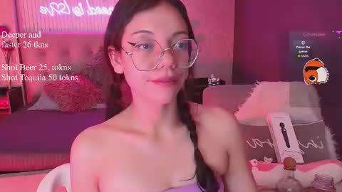Snapshot of jade_storm_ chatting on 06/13/26, 09:40 JADE online show from 06/13/26, 09:40