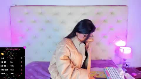 jade white  online show from 12/21/24, 12:06