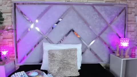 jade white  online show from 09/10/25, 01:55