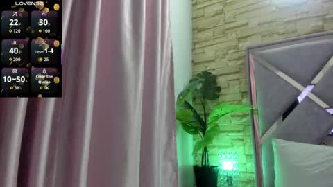 jade white  online show from 09/22/25, 12:40