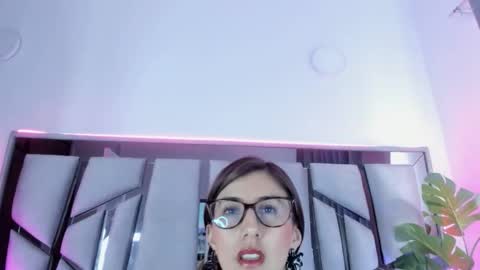 jade white  online show from 11/26/25, 01:45