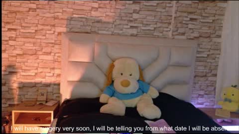 jade white  online show from 04/30/26, 12:33