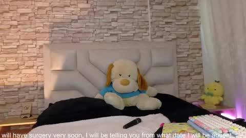 jade white  online show from 05/14/26, 12:56