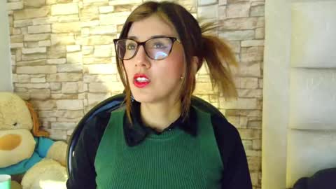 jade white  online show from 05/29/26, 12:58