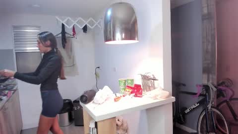 Jade online show from 11/09/25, 12:20