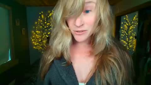 jadeamaryllis_ online show from 04/16/26, 01:12