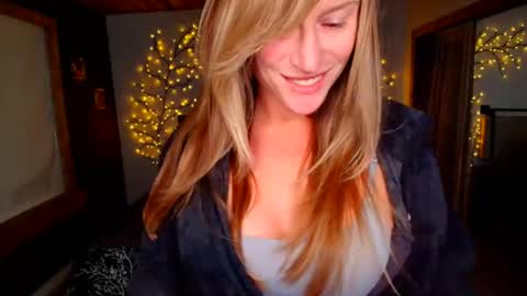 jadeamaryllis_ online show from 05/01/26, 02:21