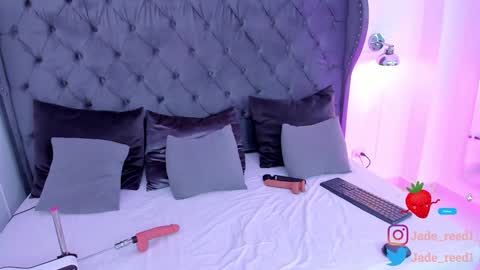 Jade Red  online show from 12/17/24, 05:47