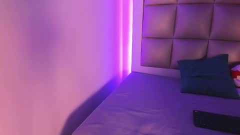 jadeestudios online show from 12/18/25, 04:18