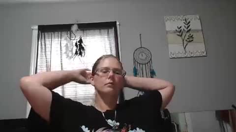 JadeLuv online show from 10/19/25, 04:18