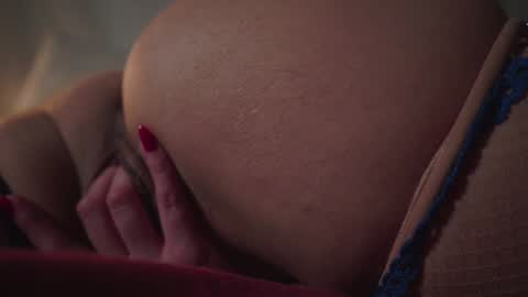 Snapshot of jadeperez_ chatting on 01/17/25, 06:47 Jade online show from 01/17/25, 06:47