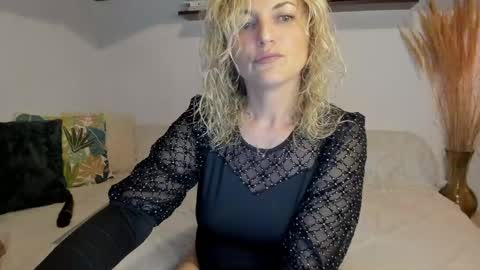 elena online show from 05/17/26, 01:58
