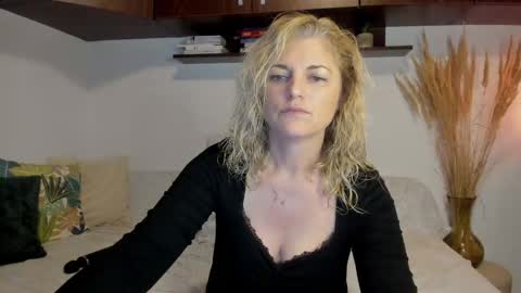 elena online show from 05/19/26, 01:44