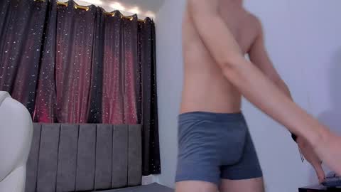 Snapshot of jake_evanss_ chatting on 01/18/25, 04:42 JAKE online show from 01/18/25, 04:42