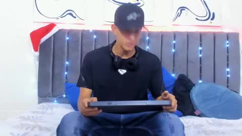 Snapshot of jake_shadow14 chatting on 12/30/24, 08:25 Hi guys im new 3 online show from 12/30/24, 08:25