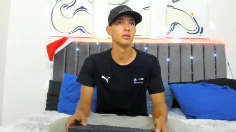Snapshot of jake_shadow14 chatting on 01/08/25, 01:53 Hi guys im new 3 online show from 01/08/25, 01:53