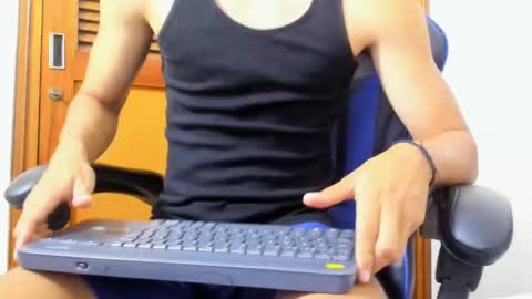 Snapshot of jake_shadow14 chatting on 01/24/25, 12:20 Hi guys im new 3 online show from 01/24/25, 12:20
