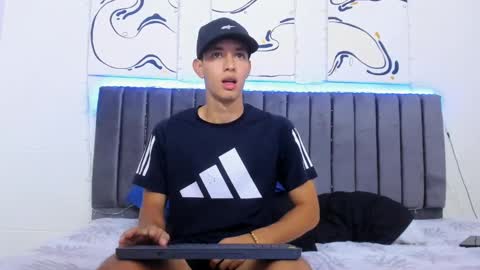 Snapshot of jake_shadow14 chatting on 02/08/25, 03:53 Hi guys im new 3 online show from 02/08/25, 03:53