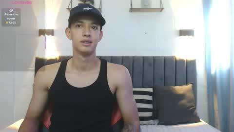 Snapshot of jake_shadow14 chatting on 09/23/25, 06:55 Hi guys im new 3 online show from 09/23/25, 06:55