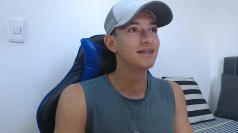 Hi guys im new 3 online show from 02/11/26, 04:34