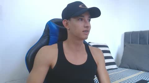 Hi guys im new 3 online show from 02/12/26, 08:04