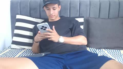 Hi guys im new 3 online show from 02/21/26, 06:09