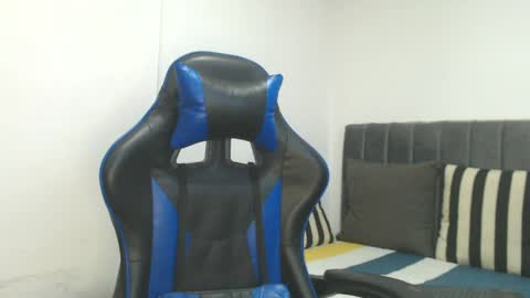 Hi guys im new 3 online show from 04/27/26, 11:03