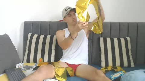 Hi guys im new 3 online show from 04/28/26, 04:12