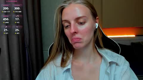 Sofia online show from 10/22/25, 02:50