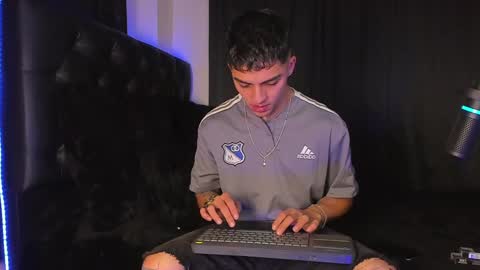 Snapshot of james1lee_ chatting on 12/03/24, 04:14 LeonardoInsta LeonardoperezcoPvt open online show from 12/03/24, 04:14