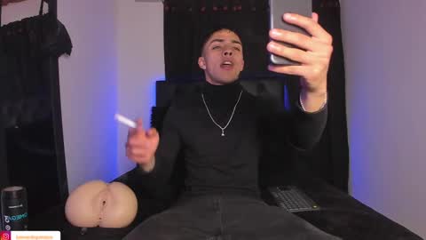 Snapshot of james1lee_ chatting on 02/27/25, 05:02 LeonardoInsta LeonardoperezcoPvt open online show from 02/27/25, 05:02