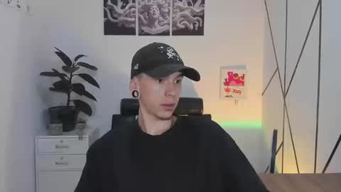 james_adamss_ online show from 11/18/25, 12:42