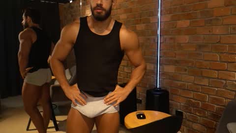 Snapshot of james_axel chatting on 10/25/25, 02:35 James Axel online show from 10/25/25, 02:35