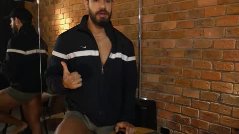 Snapshot of james_axel chatting on 10/29/25, 12:51 James Axel online show from 10/29/25, 12:51