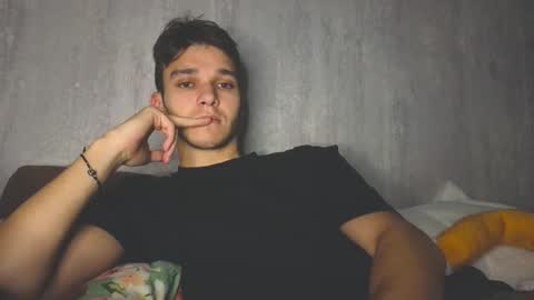 Snapshot of james_friends chatting on 01/14/26, 12:38 James online show from 01/14/26, 12:38