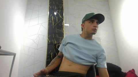 Snapshot of james_luxury chatting on 04/06/26, 01:01 james_luxury online show from 04/06/26, 01:01