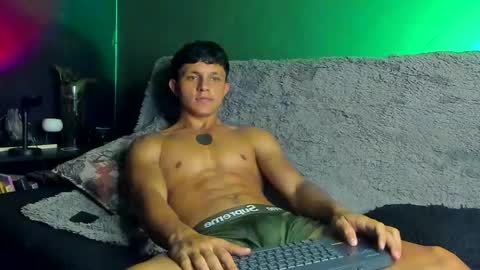 Snapshot of jamesgolden_ chatting on 09/18/25, 01:40 jamesgolden_ online show from 09/18/25, 01:40