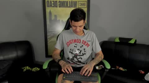 Snapshot of jamesinked_ chatting on 12/15/24, 10:15 Jamesinked  online show from 12/15/24, 10:15