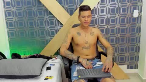 Snapshot of jamesinked_ chatting on 12/31/24, 04:35 Jamesinked  online show from 12/31/24, 04:35